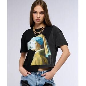 Akira Look This Way Graphic Tee in Black and Dark Grey Women's sz. L